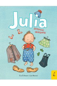 JULIA PRZYNOSI SKARPETKI