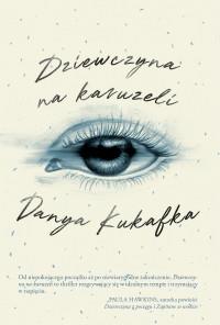 DZIEWCZYNA NA KARUZELI