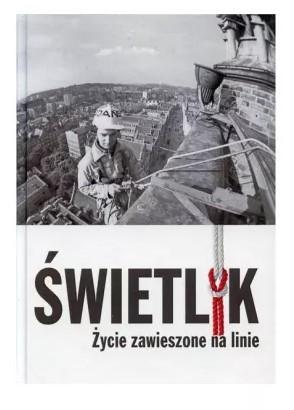 ŚWIETLIK. ŻYCIE ZAWIESZONE NA LINIE