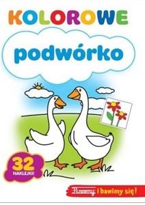 KOLOROWE PODWÓRKO Z NAKLEJKAMI